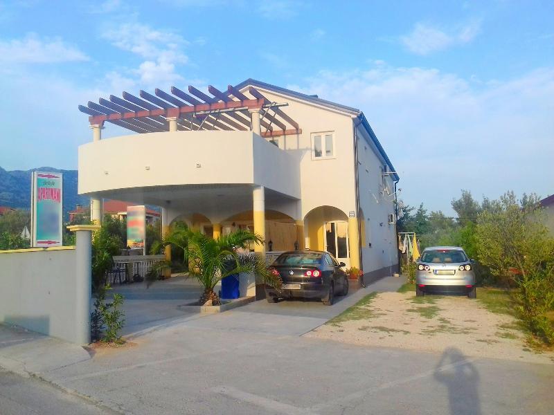 Apartments Bucic Zara Esterno foto